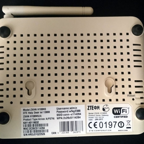 ZTE ZXHN H108NS router like new with accessories