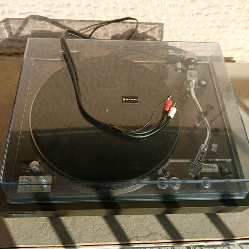 Sanyo turntable used, direct drive, repair needed