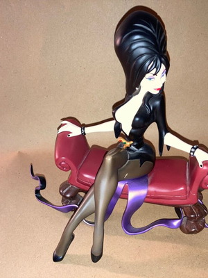 Elvira Tooned Up collectible figure used from Sideshow Collectibles