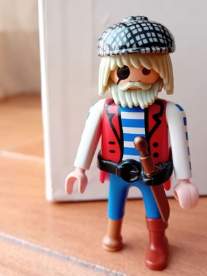 Playmobil pirate with wooden leg like new