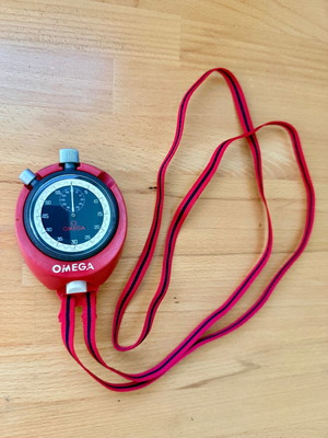 Omega Official Timekeeper χρονόμετρο με θήκη και ιμάντα, σαν καινούργιο