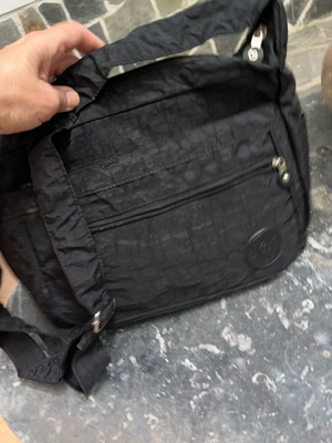 Black crossbody bag like new with multiple compartments