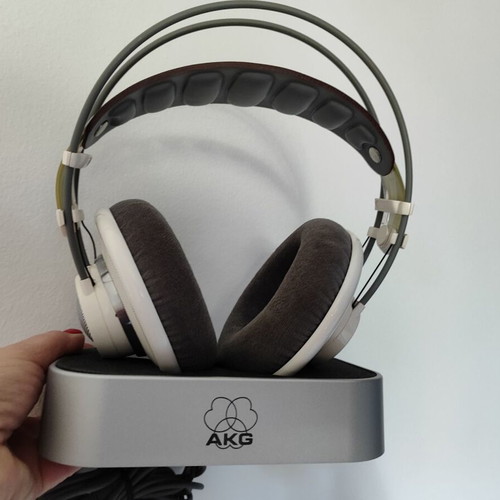 AKG K701 Reference Headphones used, authentic Austrian version with stand