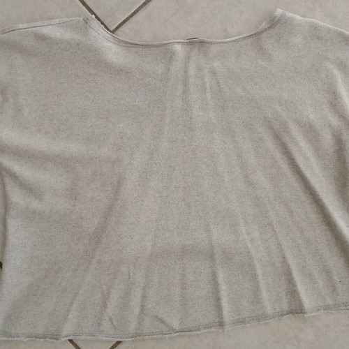 Crop top shirt like new, grey with perforated Eiffel Tower design