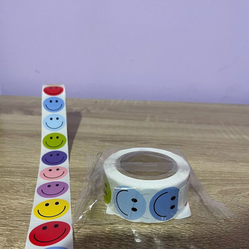 Stickers new, 500 on a roll