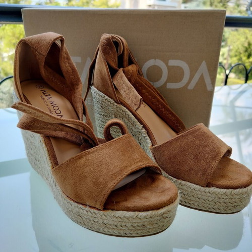Alta Moda platform sandals size 39, tan