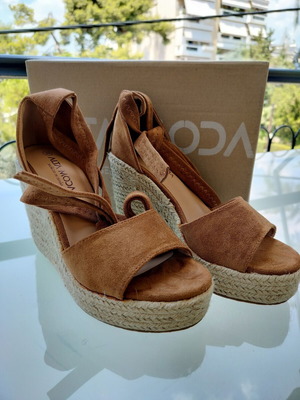 Alta Moda platform sandals size 39, tan