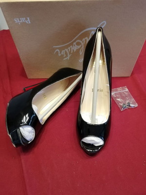 Peep toes black patent leather pumps like new, size 36