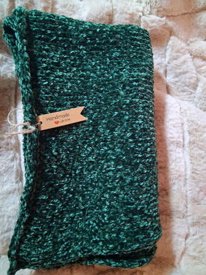 Handmade knitted baby blanket new with hypoallergenic velour yarn