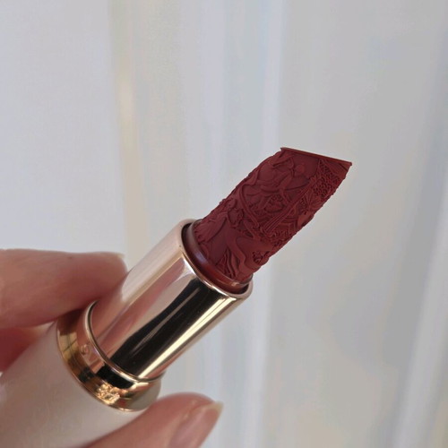 Florasis Floral Dew Care Floral Engraving Lipstick new, shade M132 Beautiful Mist