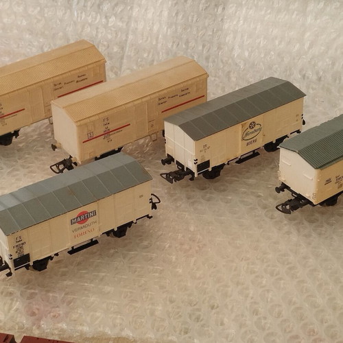 HO Scale Commercial Wagons used for Two-Rail Track System