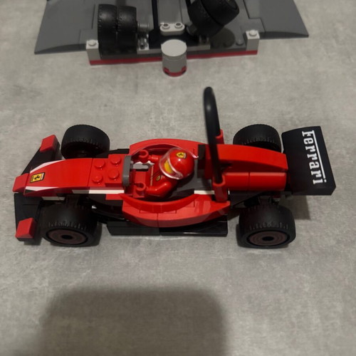 Lego City F1 Pit Stop & Pit Crew with Ferrari Car 60443 like new