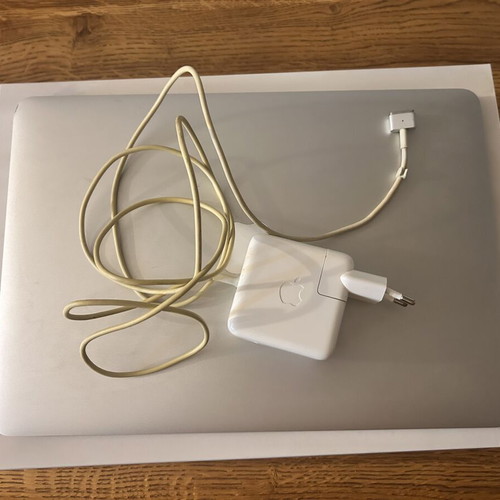 Apple MacBook Air 13-inch Early 2015 Intel Core i5 8GB RAM 128GB SSD used