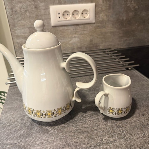 Teapot and creamer set like new, vintage Bulgarian porcelain