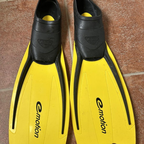 Fins used, size 34-35, yellow