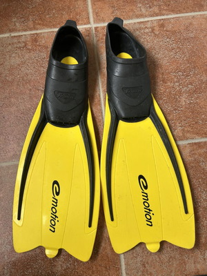 Fins used, size 34-35, yellow
