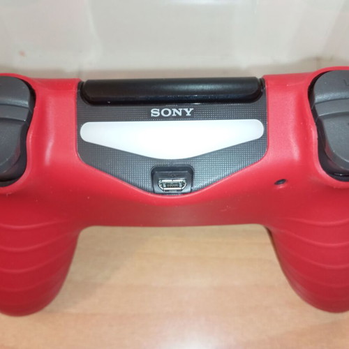 Sony DualShock 4 V2 Wireless Controller with Trust GXT Red Case new