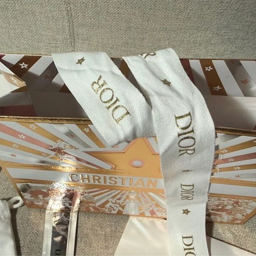 Dior set new with limited edition pouch and festive packaging