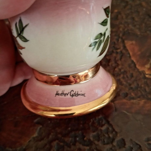 Chinese decorative porcelain vase like new