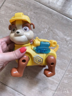Walking and singing dog toy like new