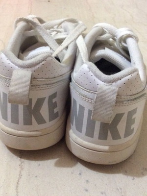 Αθλητικά Nike δερμάτινα μεταχειρισμένα, γυναικεία, μέγεθος 37,5, άσπρα