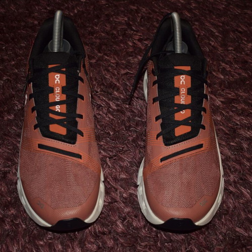 On sports shoes size 47 brown like new
