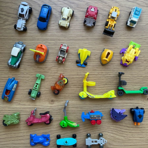 Kinder surprise Vehicles used figures, pack of 18 pieces