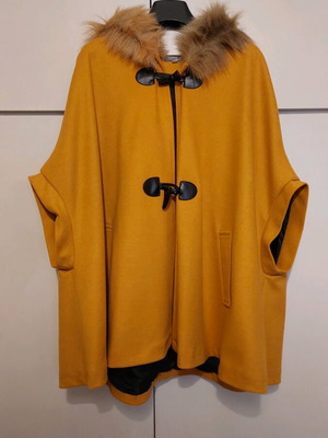 Mustard cape like new, size S