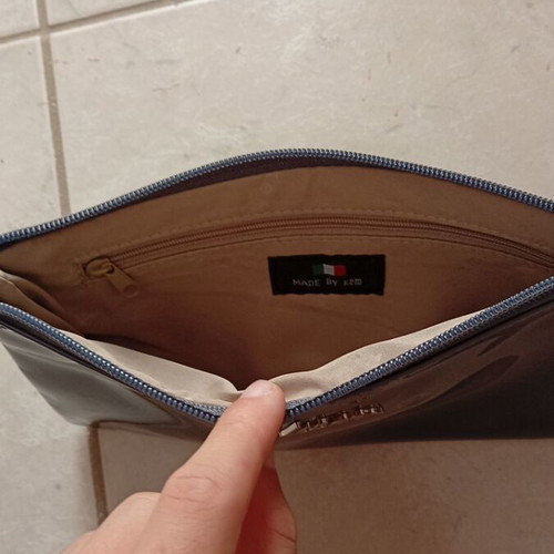 Kem bag wallet unused, shiny gray