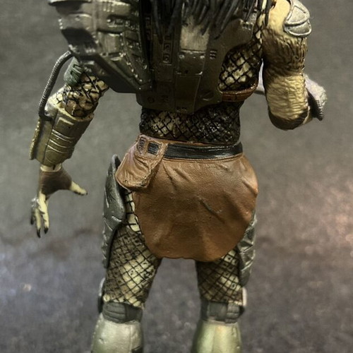 Classic Battle Damaged Predator 8” Neca Action Figure Series 2 2010 like new