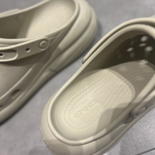 Crocs men's slippers like new, size M 12 46-47, beige