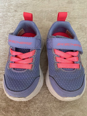 Skechers baby shoes size 21 like new