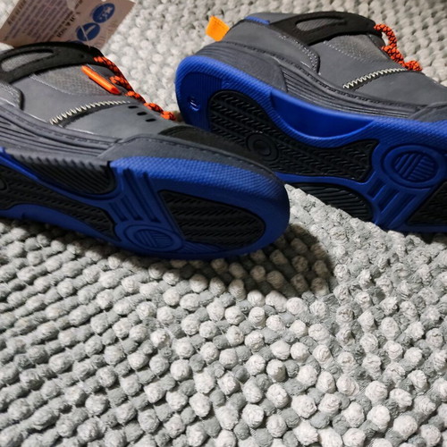 Junior children's shoes new, size 31, gray