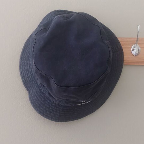 Gant bucket hat navy blue like new, cotton breathable