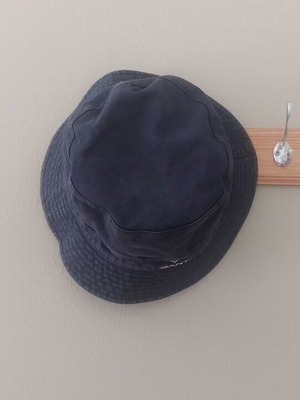 Gant bucket hat navy blue like new, cotton breathable