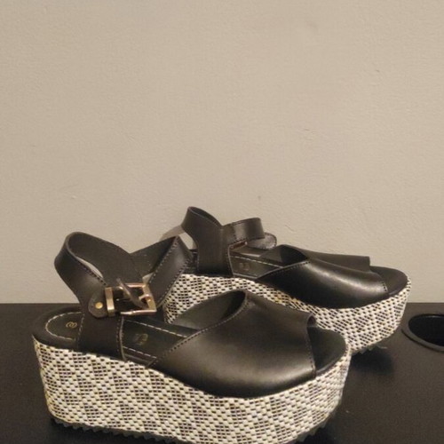 Migato platform sandals size 37 like new, black and white