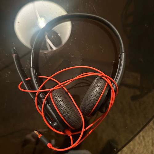 Plantronics Blackwire C3210 On Ear headphones like new wired for office