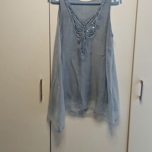 Summer blouse like new with butterfly design and sequins size L