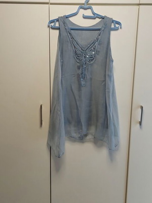 Summer blouse like new with butterfly design and sequins size L