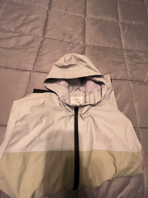 Μπουφάν αδιάβροχο Zara για 12 ετών σαν καινούργιο, μπεζ