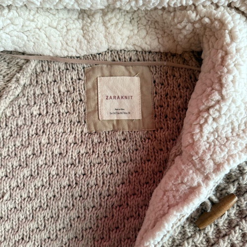Zara knit sleeveless cardigan like new, beige with wooden buttons