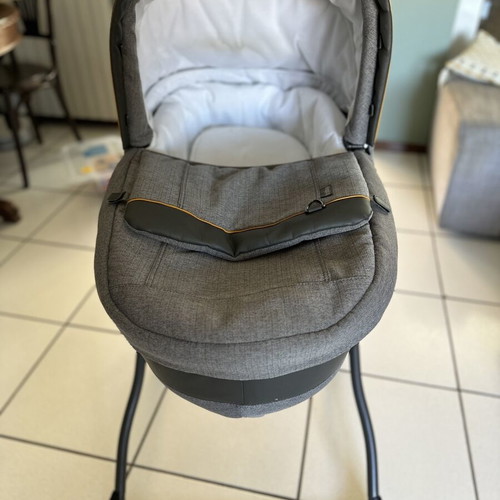 Peg Perego Port Bebe with foldable wheeled base