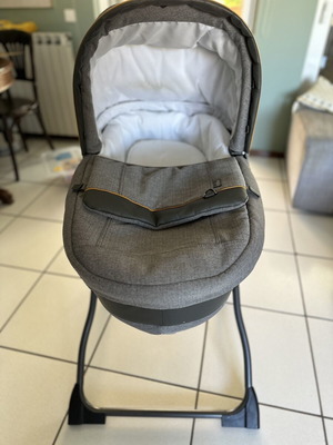 Peg Perego Port Bebe with foldable wheeled base