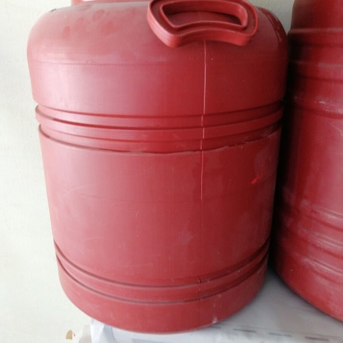 Plastic containers various sizes barrels, pack of 13