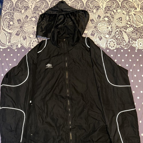 Umbro vintage windbreaker with hidable hood size XXL like new, black