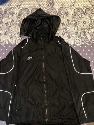 Umbro vintage windbreaker with hidable hood size XXL like new, black