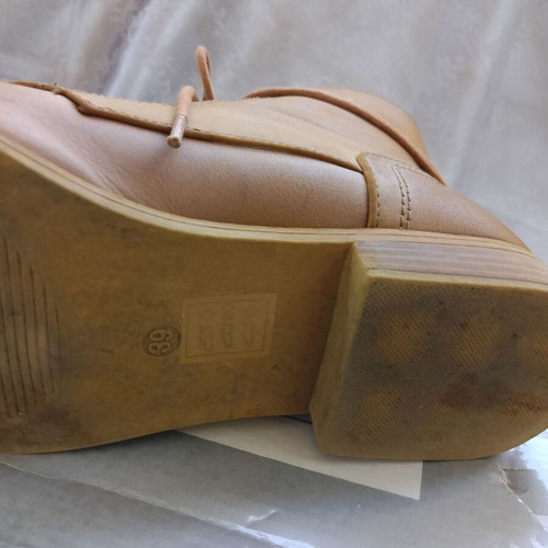 Camel faux leather ankle boot used, size 39