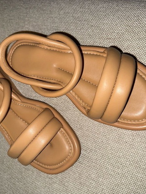 Women's sandals size 37 new, tan with anatomical insole