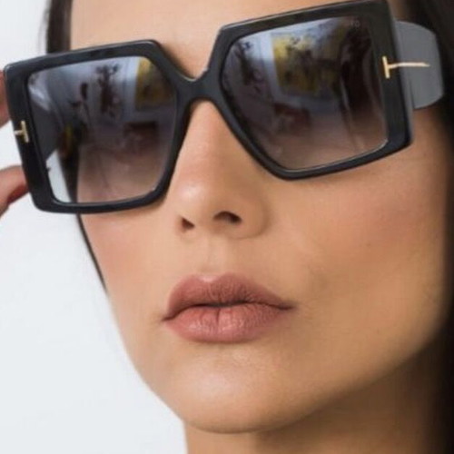 Tom Ford Quinn TF790 01B sunglasses like new, black glossy
