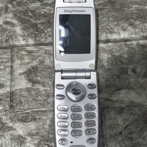 Sony Ericsson Z600 phone like new, blue, up to 7.9 MP camera